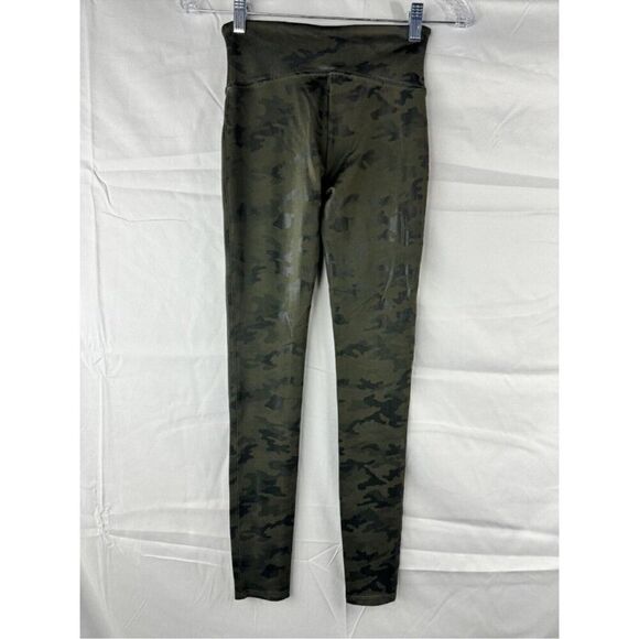 SPANX FAUX LEATHER CAMO LEGGINGS PANTS MATTE OLIVE GREEN SIZE S - Picture 3 of 8